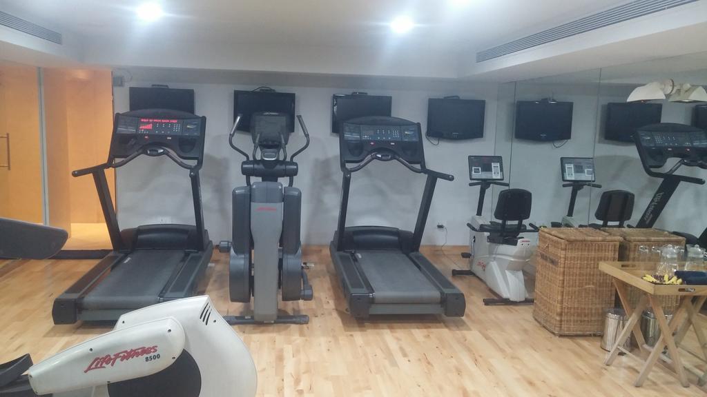 The Park Bangalore, Mg Road Exterior foto A Life Fitness gym