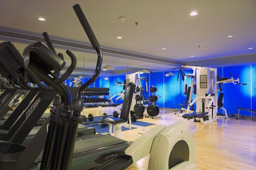 The Park Bangalore, Mg Road Exterior foto The gym at the hotel
