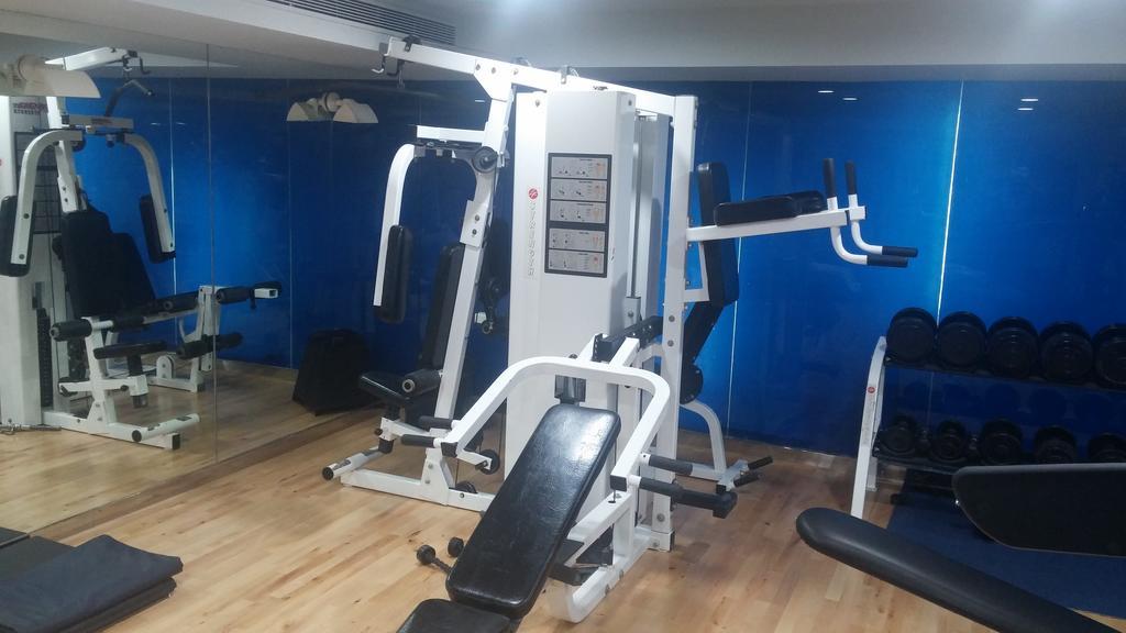 The Park Bangalore, Mg Road Exterior foto A leg press machine