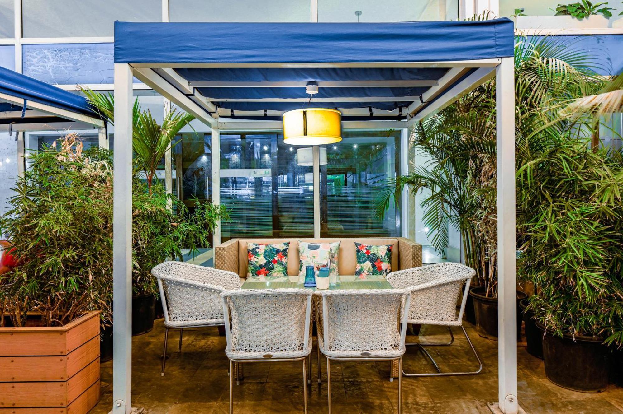 The Park Bangalore, Mg Road Exterior foto A pergola in a restaurant