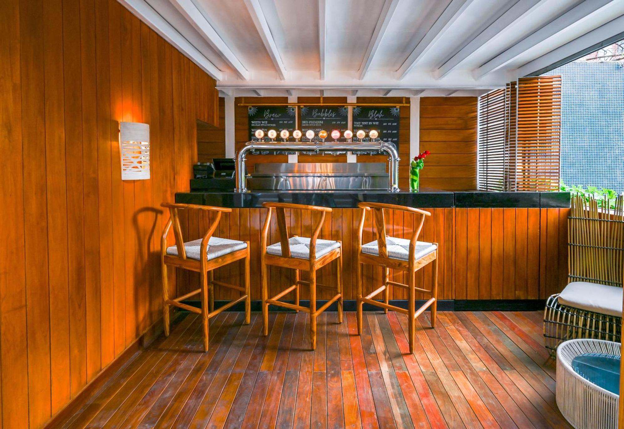 The Park Bangalore, Mg Road Exterior foto The bar at the 19th floor