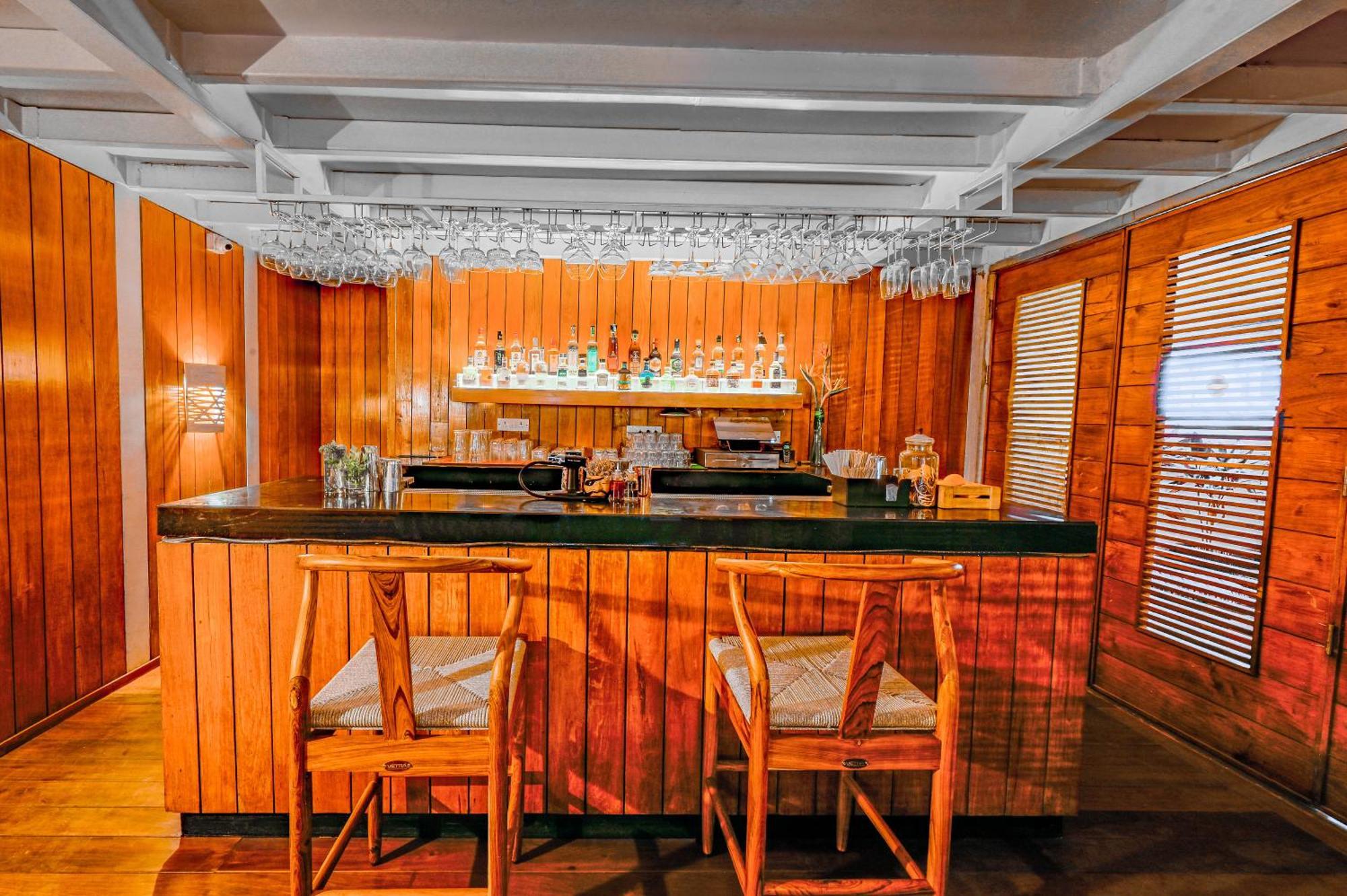 The Park Bangalore, Mg Road Exterior foto The bar at the 1960s-style lounge
