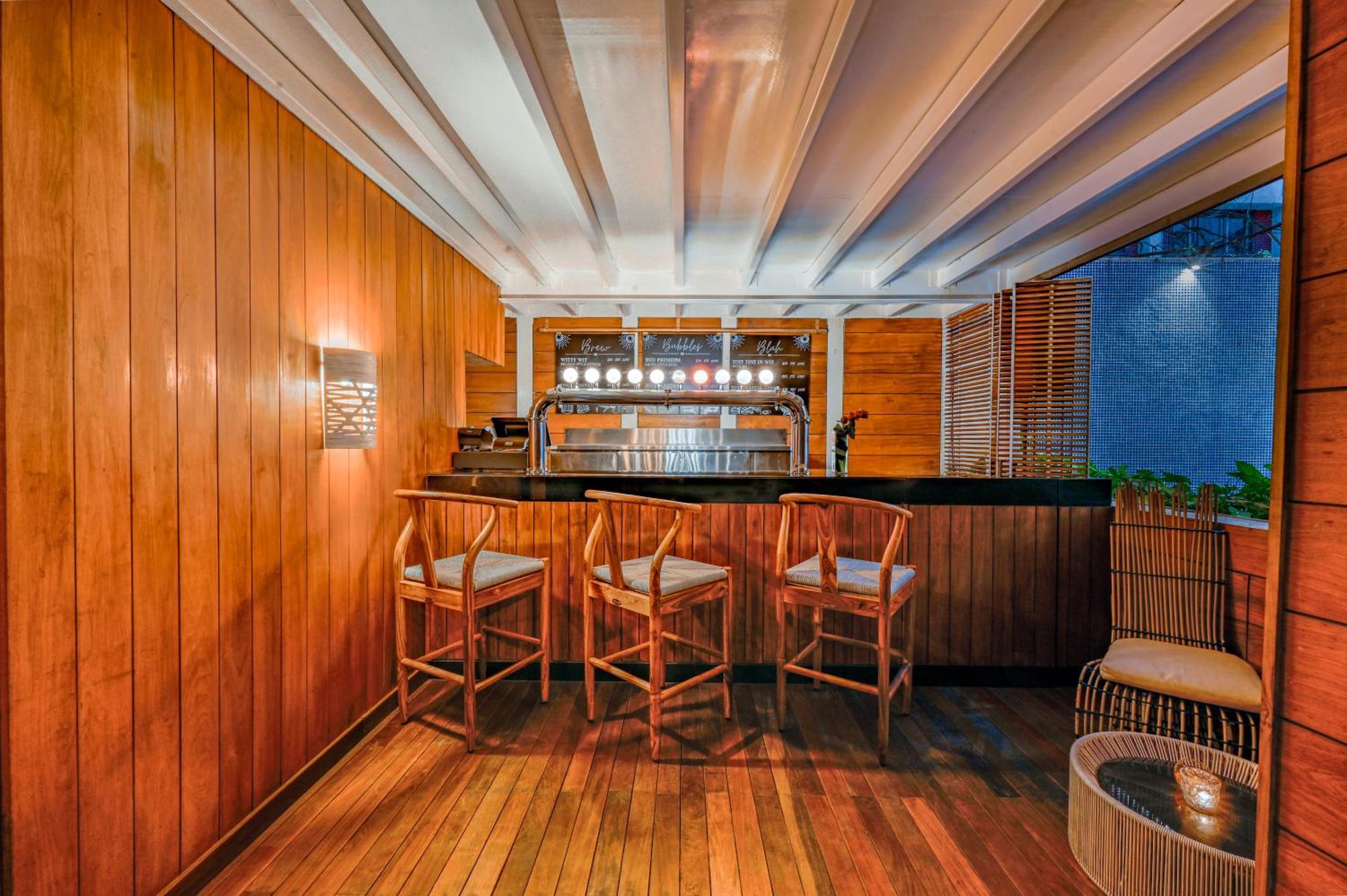 The Park Bangalore, Mg Road Exterior foto The bar at the 19th floor