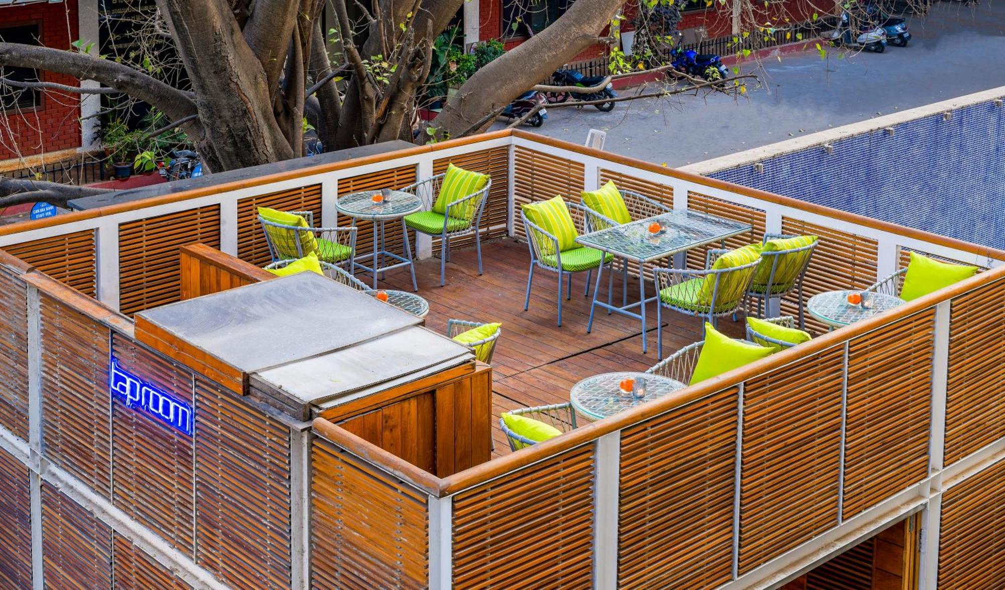 The Park Bangalore, Mg Road Exterior foto A restaurant in the resort