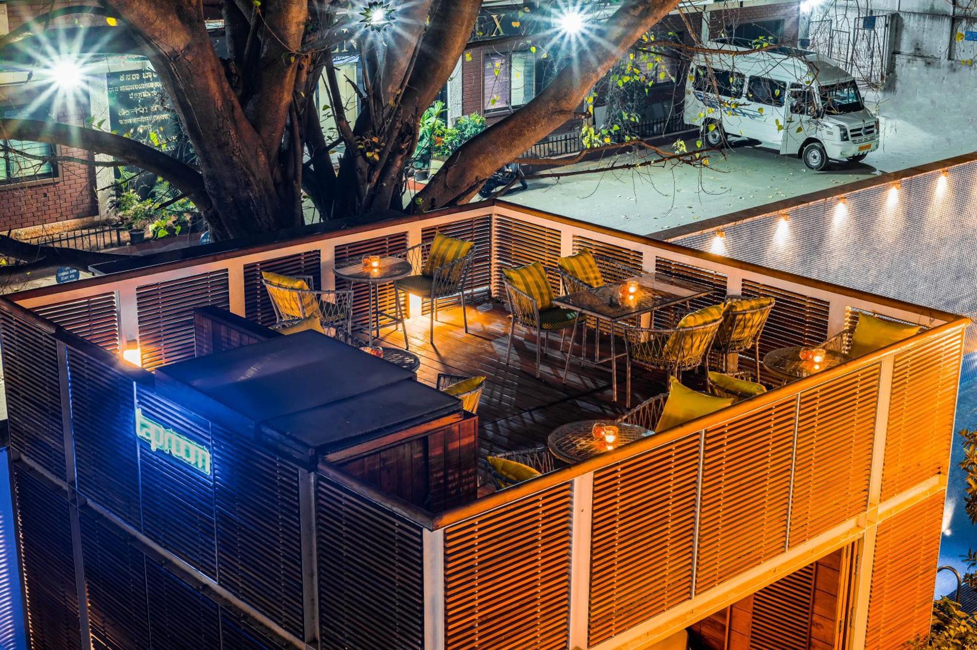 The Park Bangalore, Mg Road Exterior foto The patio at the restaurant